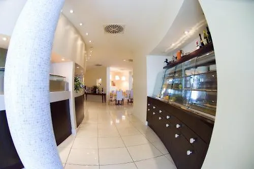 图尔林酒店 4* 费奥拉诺·莫德内塞